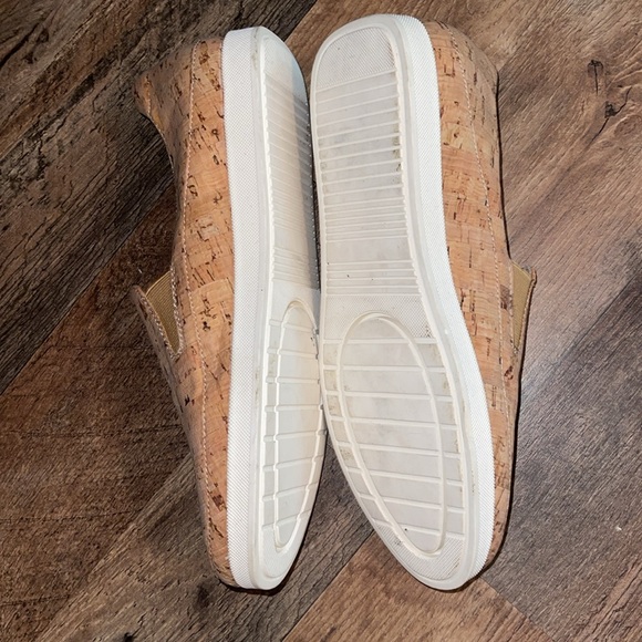 🌹VANELI TAN SLIP ON - Picture 4 of 4